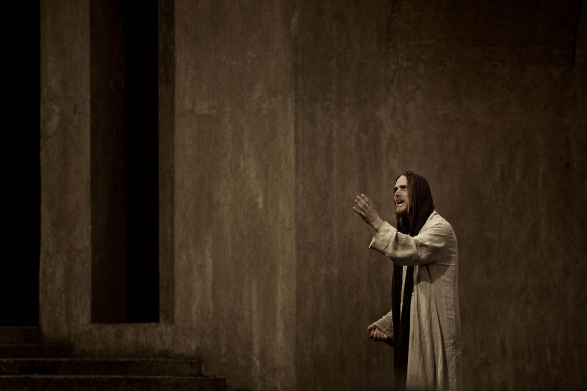 32 JESUS